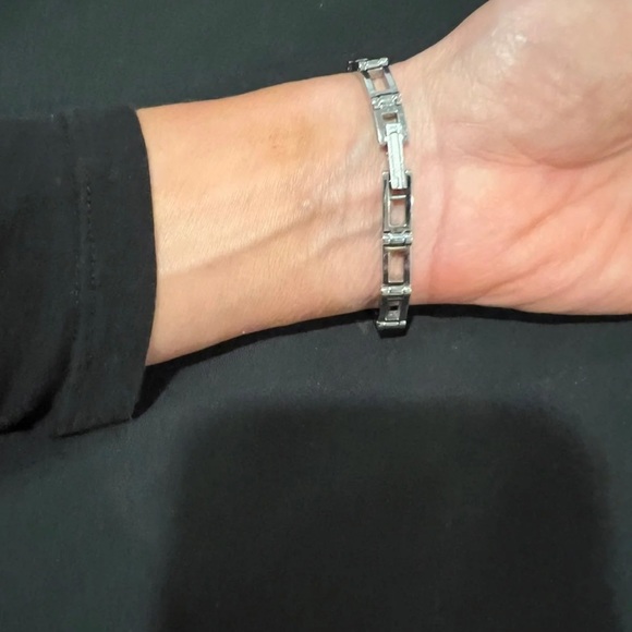 Authentic Gucci Watch - Picture 5 of 6